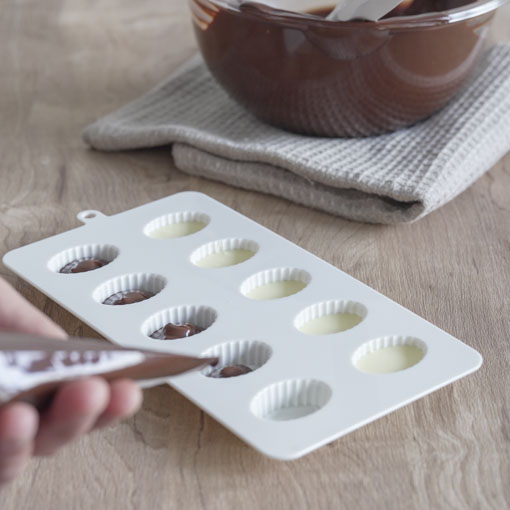 チョコレートボンボン型 木の葉 / 1個